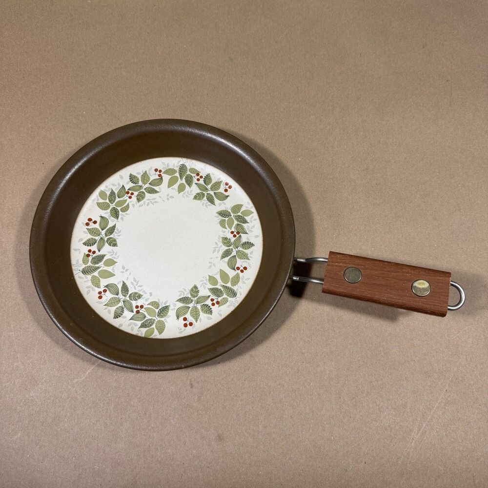 Vintage FIGGJO Flint BRAZIL Design Frying Pan in Valcanus by Norway 8 1/4"